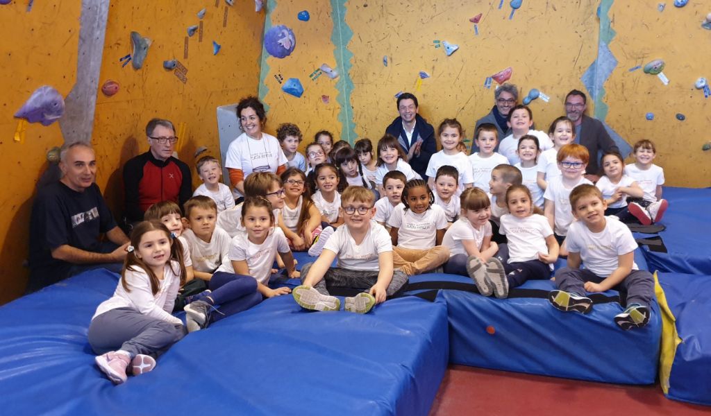 I bambini della Scuola infanzia Sacra Famiglia si cimentano nell’arrampicata