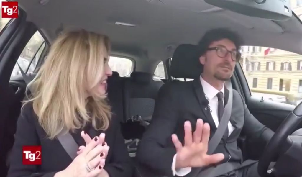 Il ministro Toninelli e la gaffe del Suv diesel