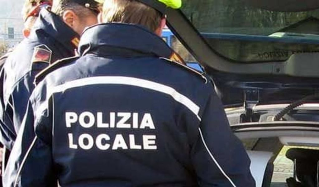 Guida senza assicurazione per oltre due anni: “Non ho i soldi per pagarla”