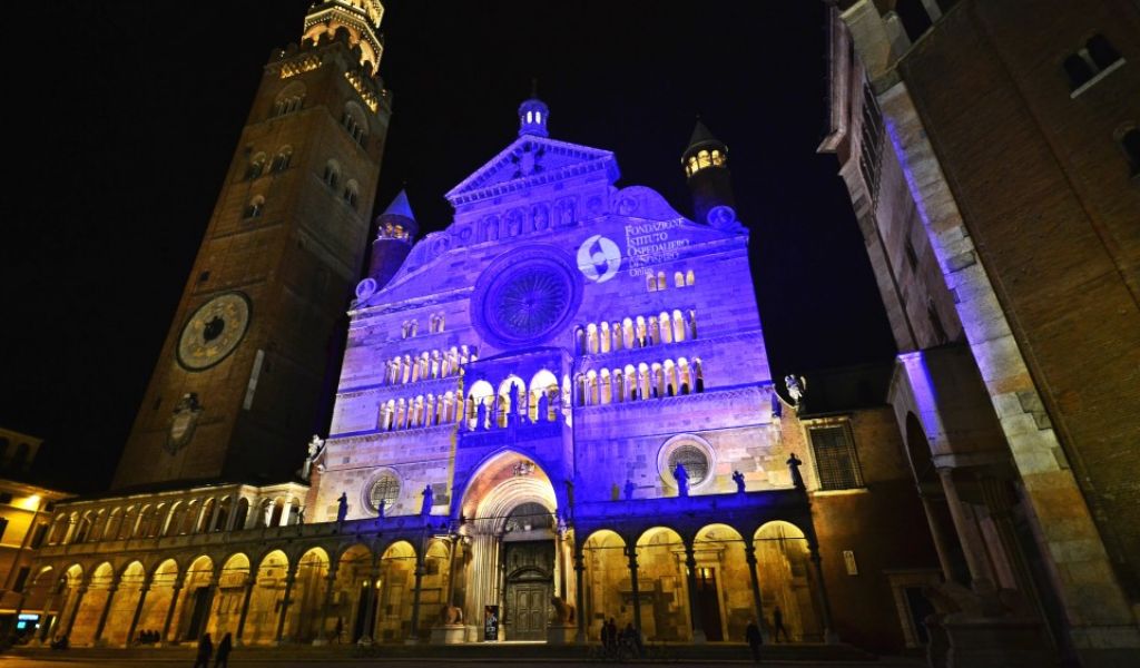 Giornata mondiale autismo, anche Cremona si illumina di blu