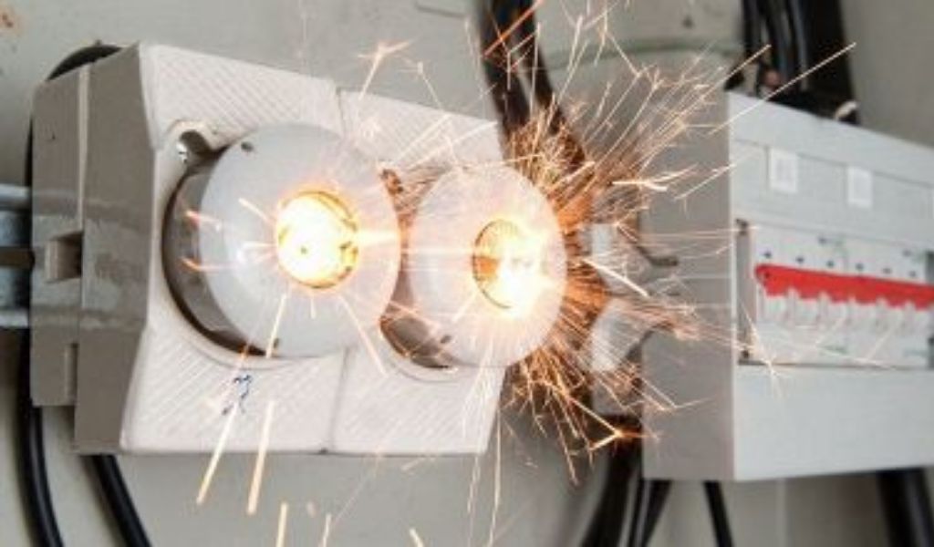 Corto circuito al liceo: sgomberati circa 180 studenti a Crema