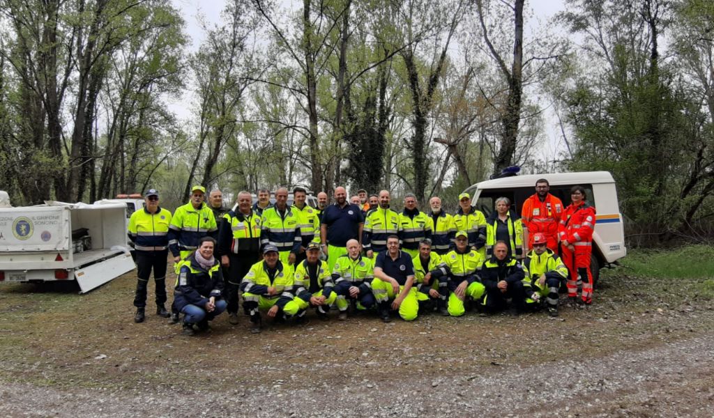 Prova di soccorso: volontari all’opera in esercitazioni sui fiumi per rischio idraulico