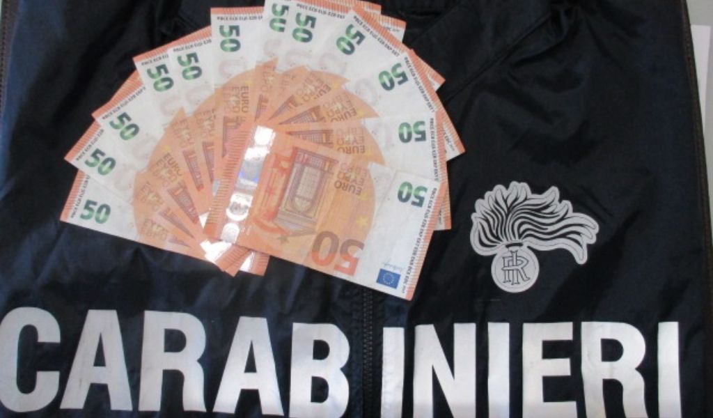Va a giocare a bowling ma paga con 50 euro false