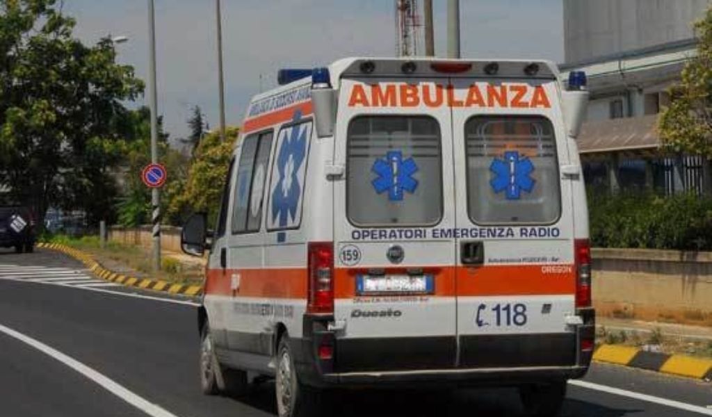 Scontro tra auto, due persone in ospedale SIRENE DI NOTTE