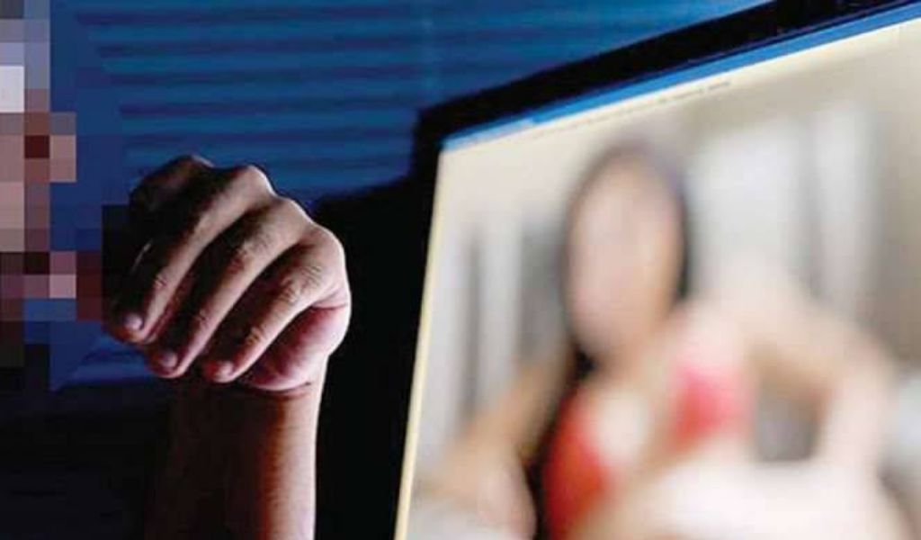 Ricatti a luci rosse via web, vittime due pensionati di Castelleone