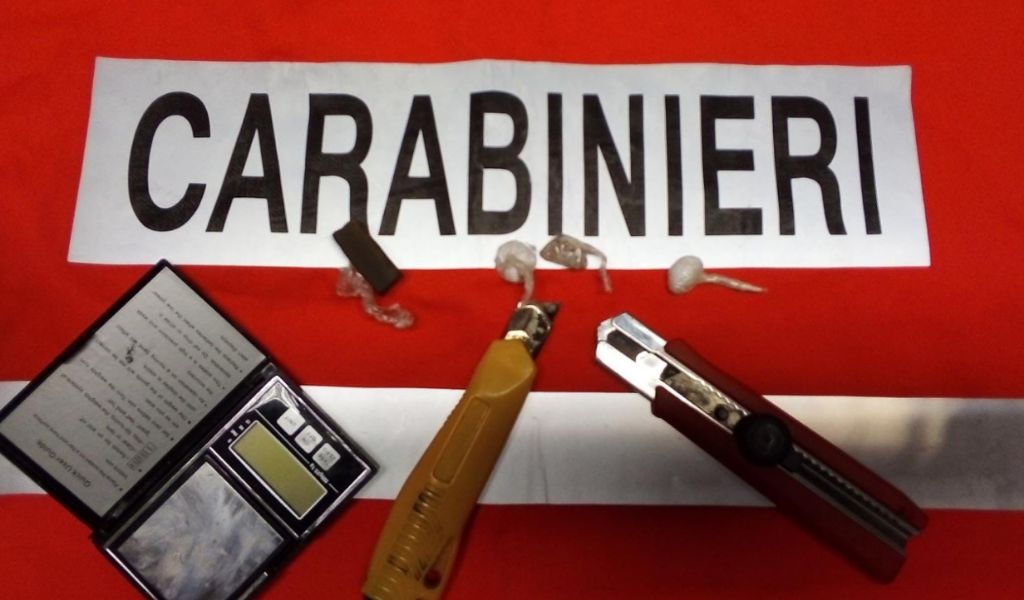 Droga in auto e a casa, denunciato 32enne incensurato