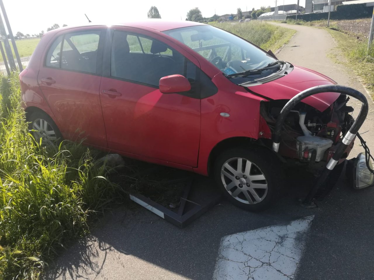 Auto contro il guard rail incidente a Cremosano FOTO
