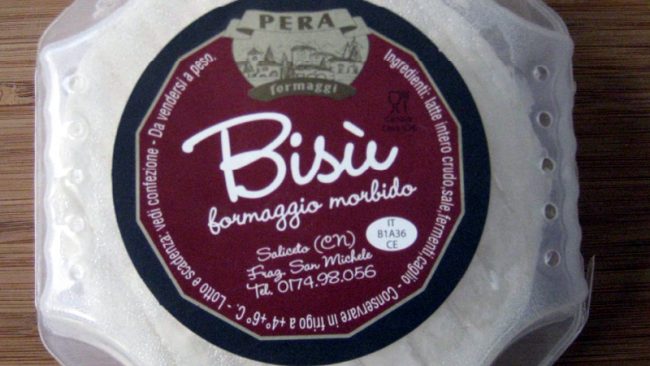 Rischio Escherichia Coli nel formaggio: ritirati tre lotti