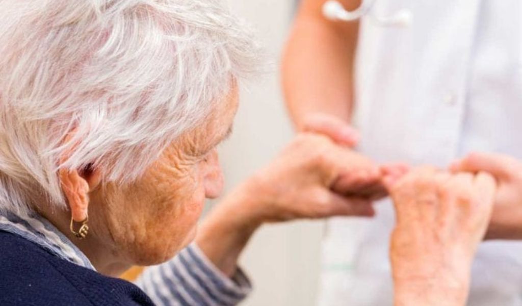 Mangiar sano previene la demenza di Alzheimer: due cene per scoprirlo
