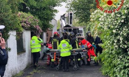 Folgorato sul lavoro nel Lodigiano: le condizioni dello spazzacamino cremonese