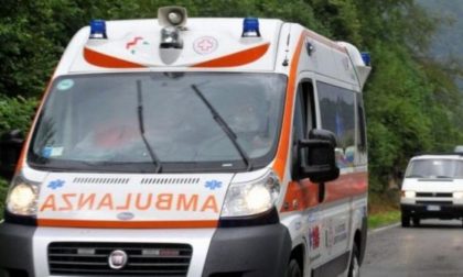 Auto nel fosso, ma del conducente nessuna traccia