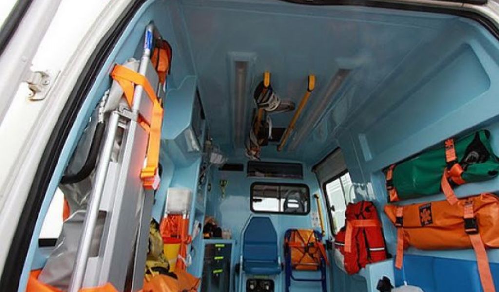 Terribile schianto tra tre auto, uomo perde la vita