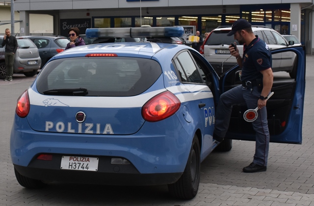 Arrestato il rapinatore delle farmacie, incastrato da un tatuaggio al polso