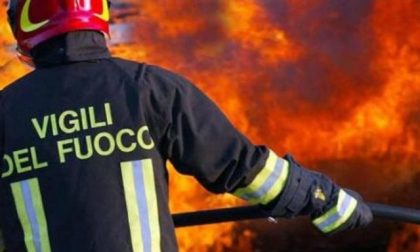 Pontevico – Robecco d’Oglio auto in fiamme sulla carreggiata