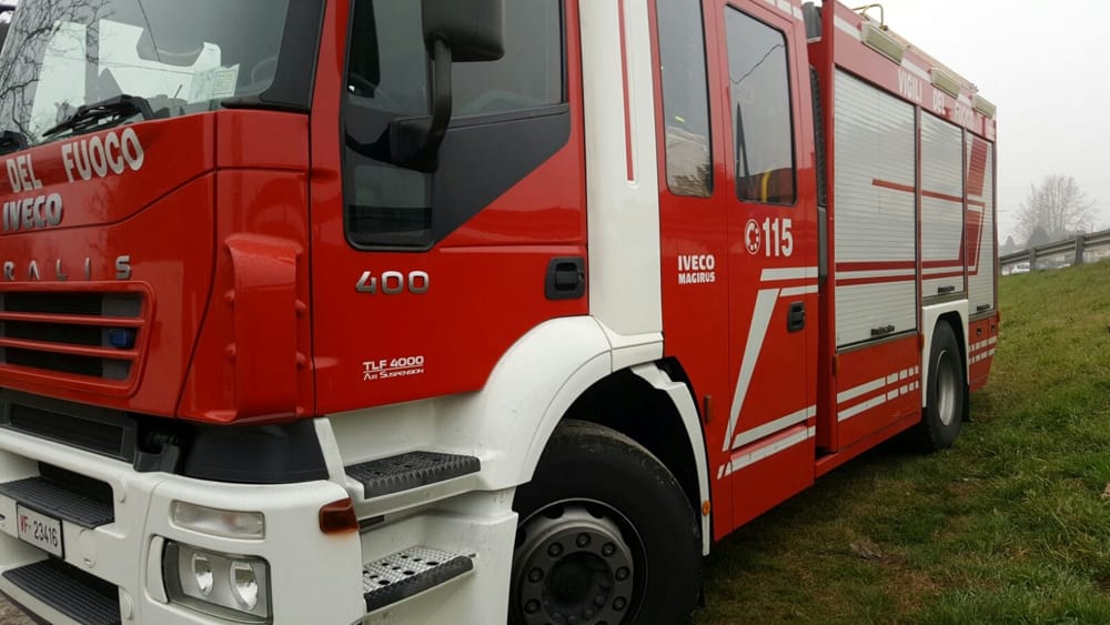 Perde il controllo dell’auto e finisce fuori strada: incidente a Castelverde