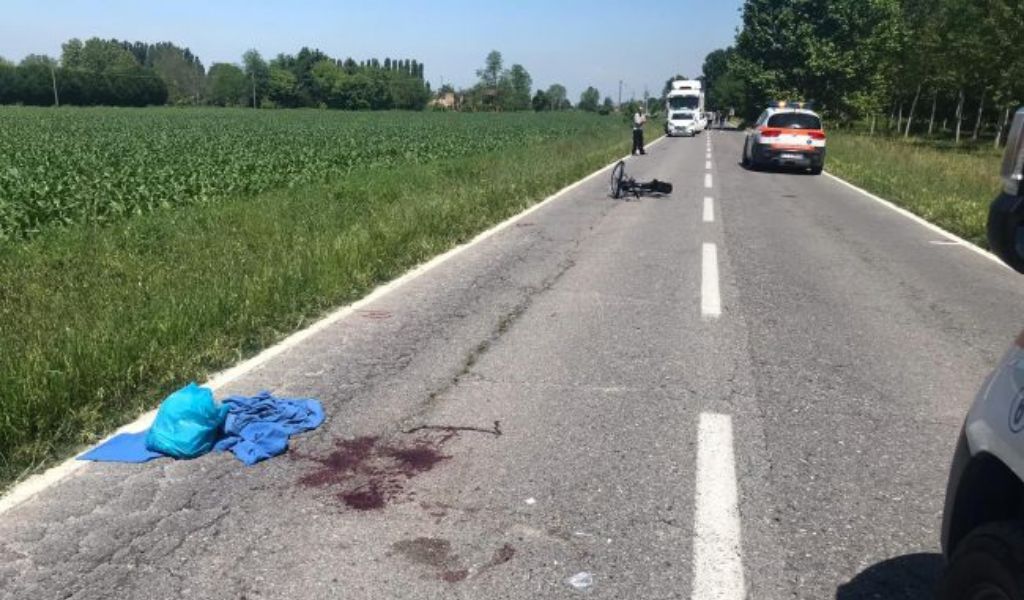 Ciclista investito a Torlino Vimercati, operato alla spina dorsale