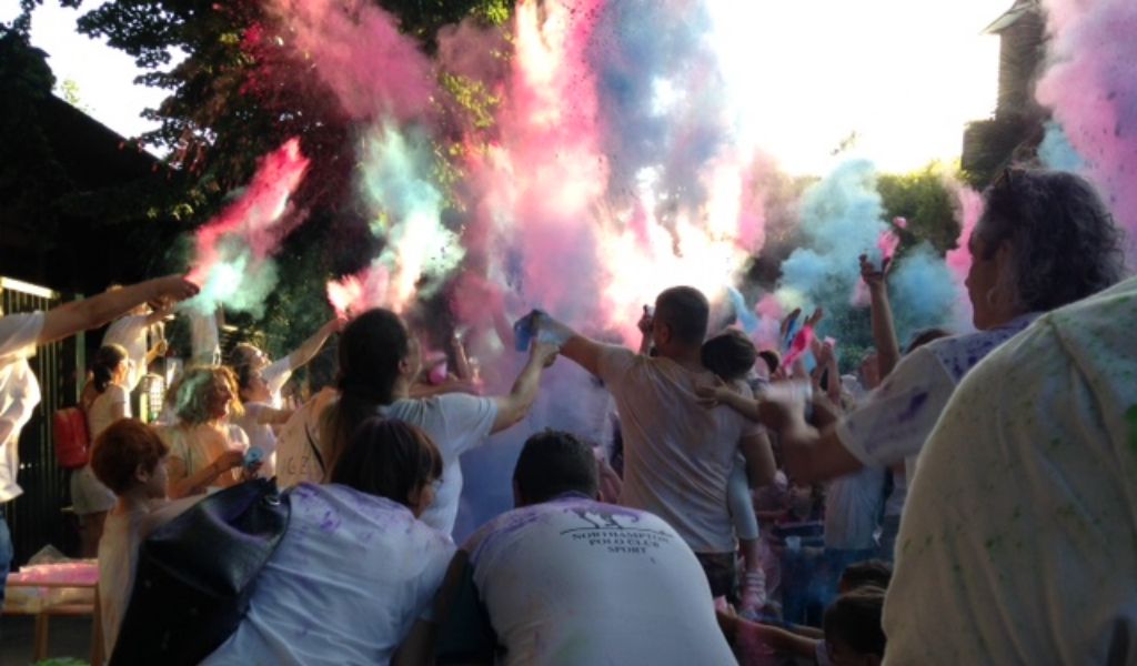 Divertimento e colori con il Walking Color Family FOTO