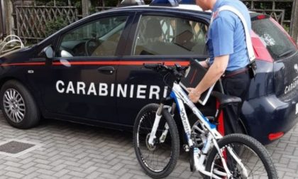 Ruba bici del valore di 2.500 euro fuori dall'oratorio: denunciato
