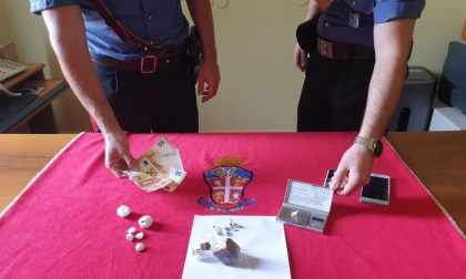 Cocaina ed eroina in casa, arrestata "signora" dello spaccio
