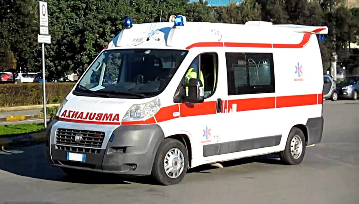 Bambino investito mentre andava in bicicletta