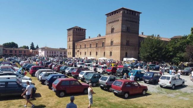 Panda a Pandino, al raduno anche due reginette di bellezza FOTO