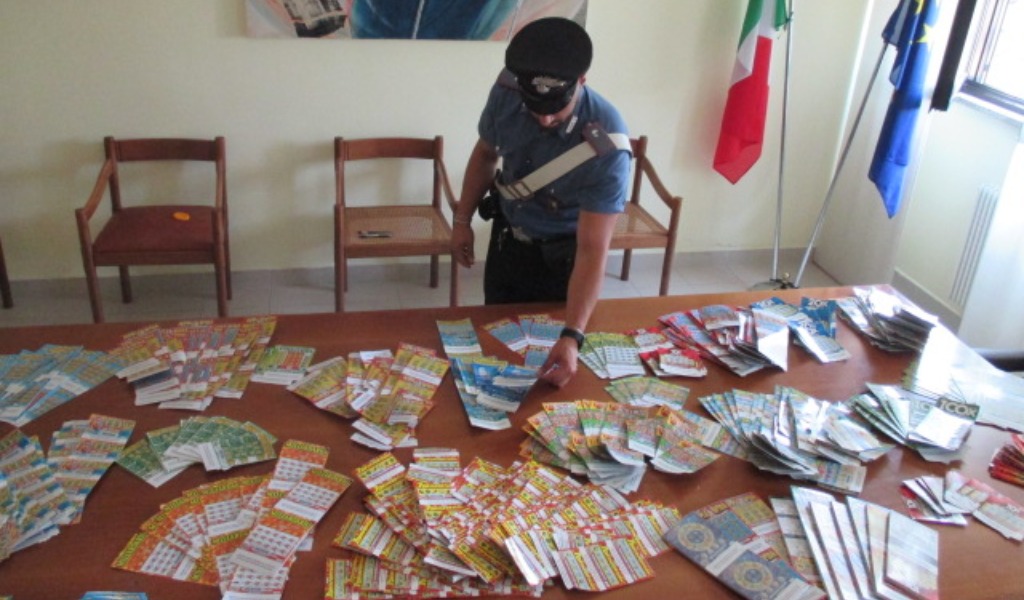 Rubano “Gratta e Vinci” in tabaccheria a Soresina, presi mentre riscuotono le vincite