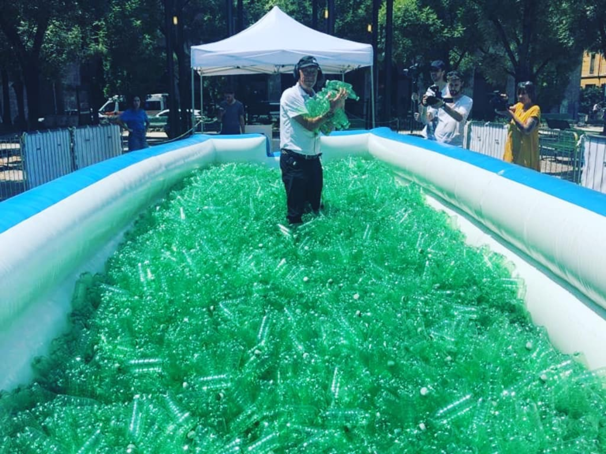 Padania Acque ci fa nuotare nelle bottiglie con #bastamarediplastica