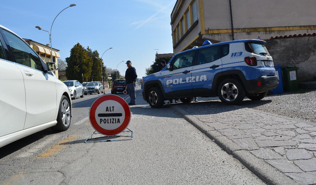 Non accetta la fine della relazione: minaccia di sfregiarla con l’acido