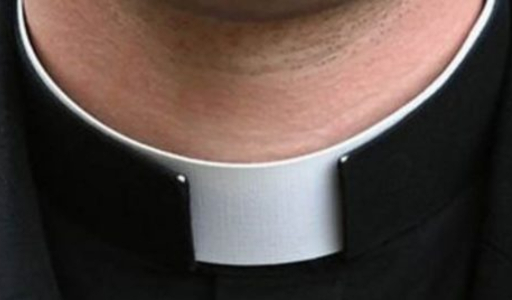 Sacerdote si sente male dopo aver assunto cocaina in gita scolastica
