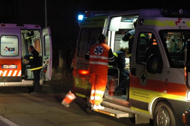 Una ragazza di 22 anni cade dalla bici e finisce in ospedale SIRENE DI NOTTE