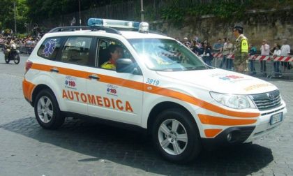 Si autoferisce, poi ruba cellulare del 118 dall'automedica: arrestato