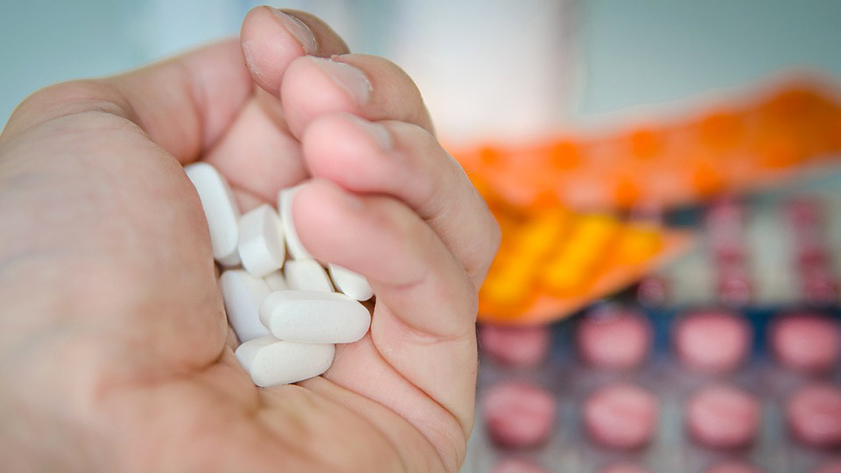 Tenta il suicidio ingerendo farmaci, l’ex compagno lancia l’allarme