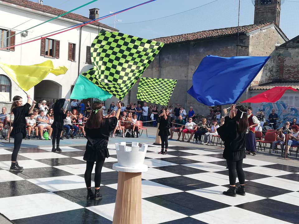 Il maestoso corteo medioevale e la partita di scacchi viventi FOTO