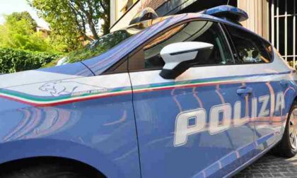 Sotto l'effetto di stupefacenti con bici in spalla: era rubata, si cerca il proprietario