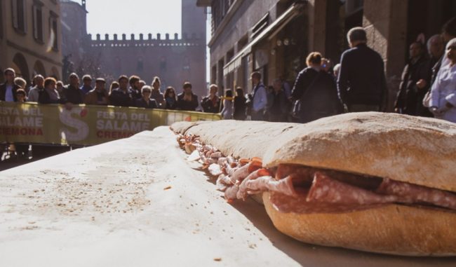 Un panino lungo 10 metri per la Festa del Salame