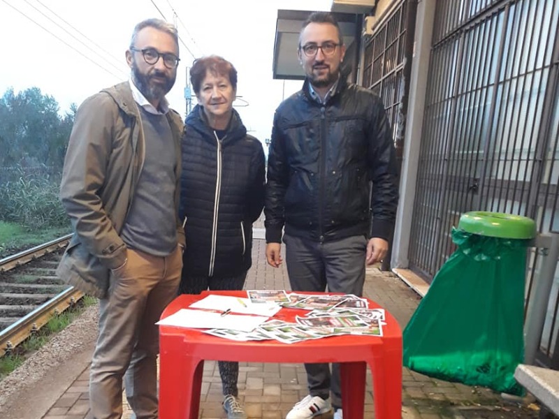 “Basta Trenord!”: raccolta firme in stazione a Capralba