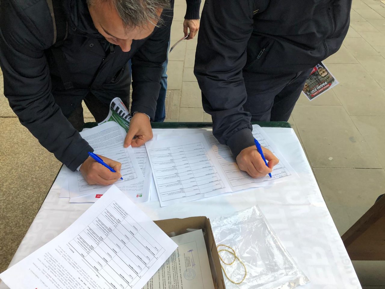 Il PD di Cremona raccoglie firme per dire “Basta Trenord”