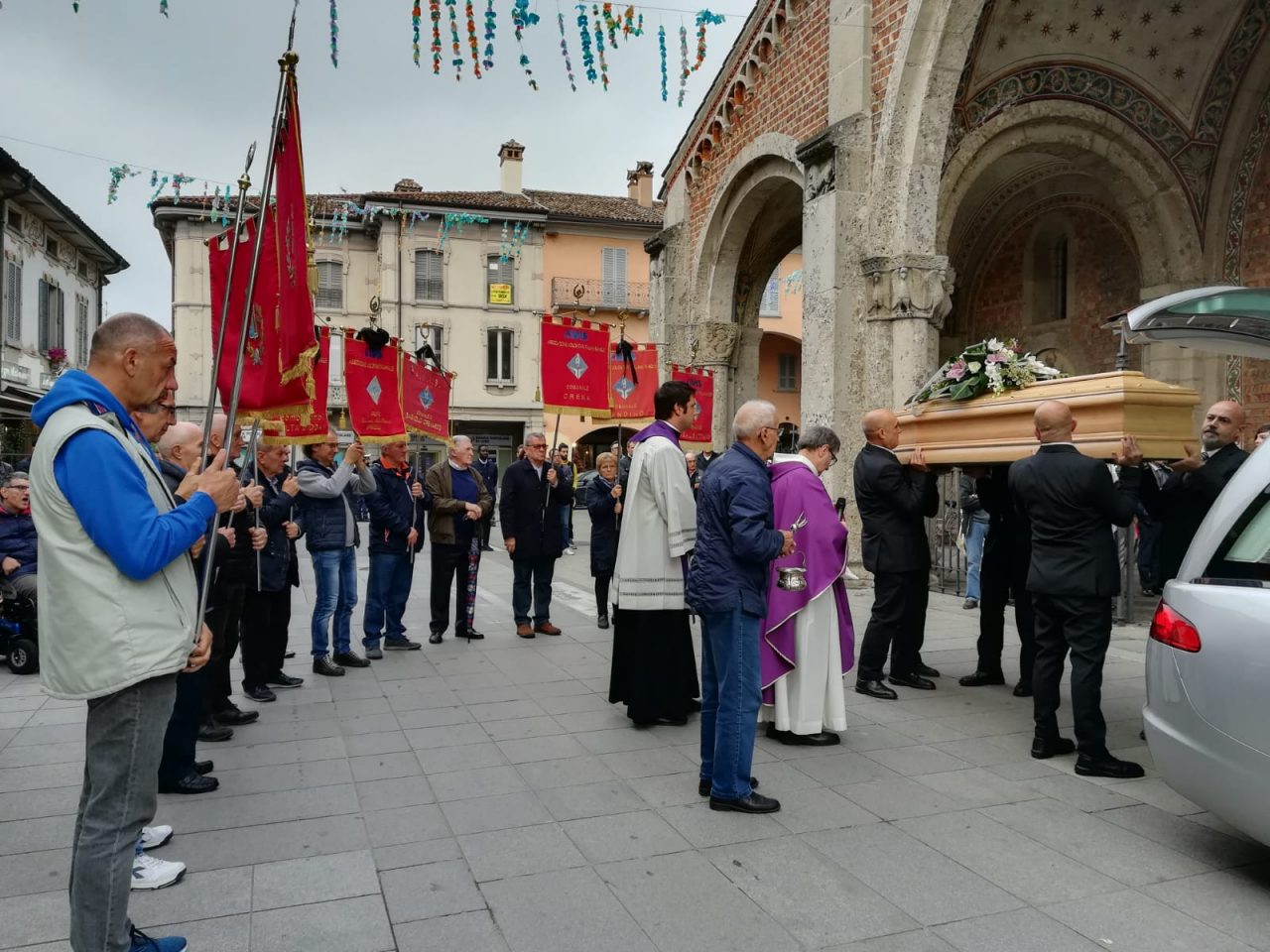 Rivolta si ferma per l’addio al volontario Giuseppe Crena FOTO