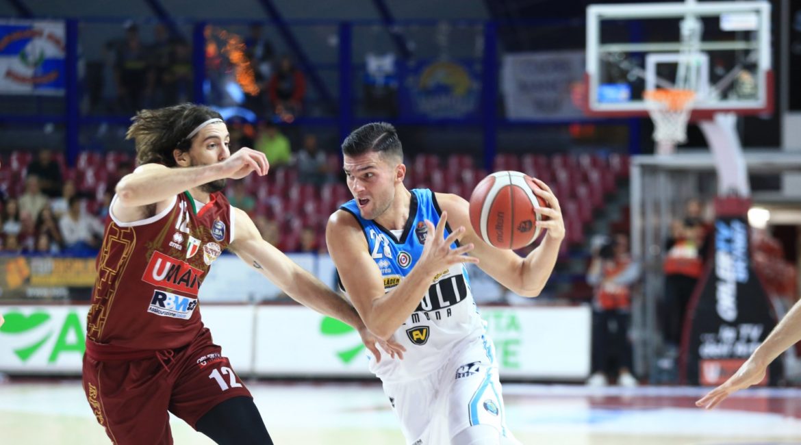 L’Umana Reyer fa valere la sua forza e pur non brillando, batte la Vanoli Cremona