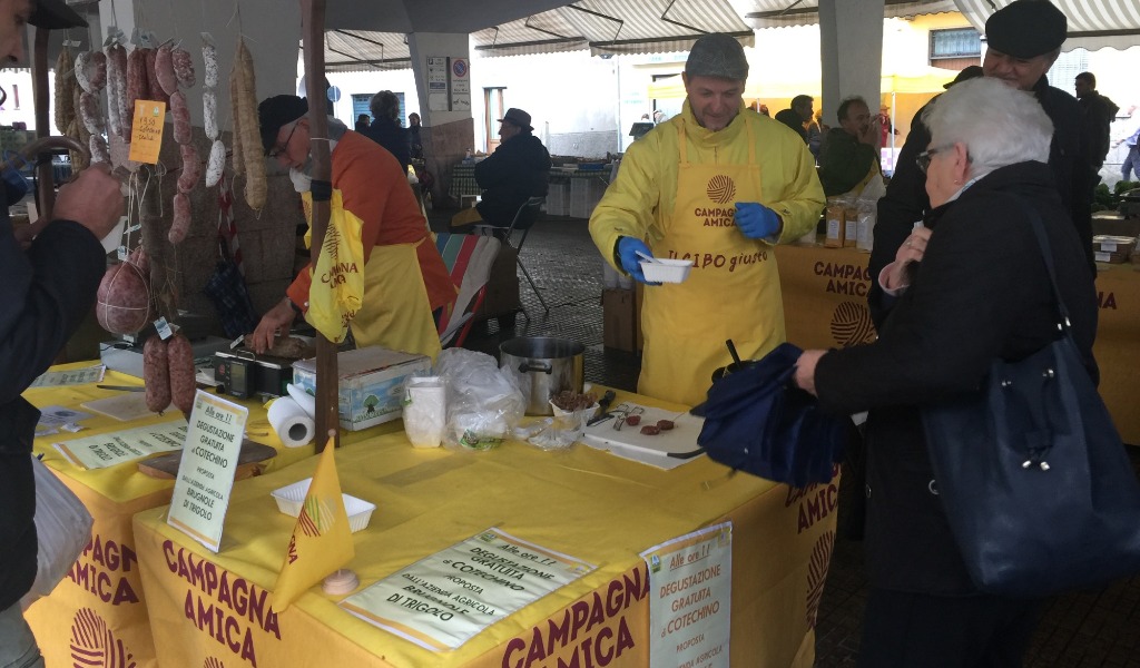 Oggi “Cotechini e fagiolini” al Mercato di Campagna Amica