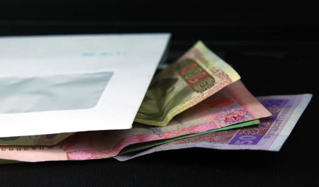Trovata busta con 10mila euro sui binari della Cremona-Piacenza