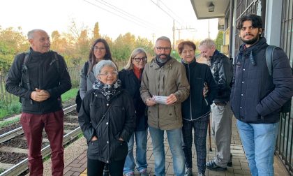 Il Pd presidia la stazione, ma su quattro treni ne passano due FOTO