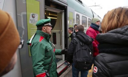 Disservizi treni: raccolta firme in stazione per dire "Basta Trenord!"