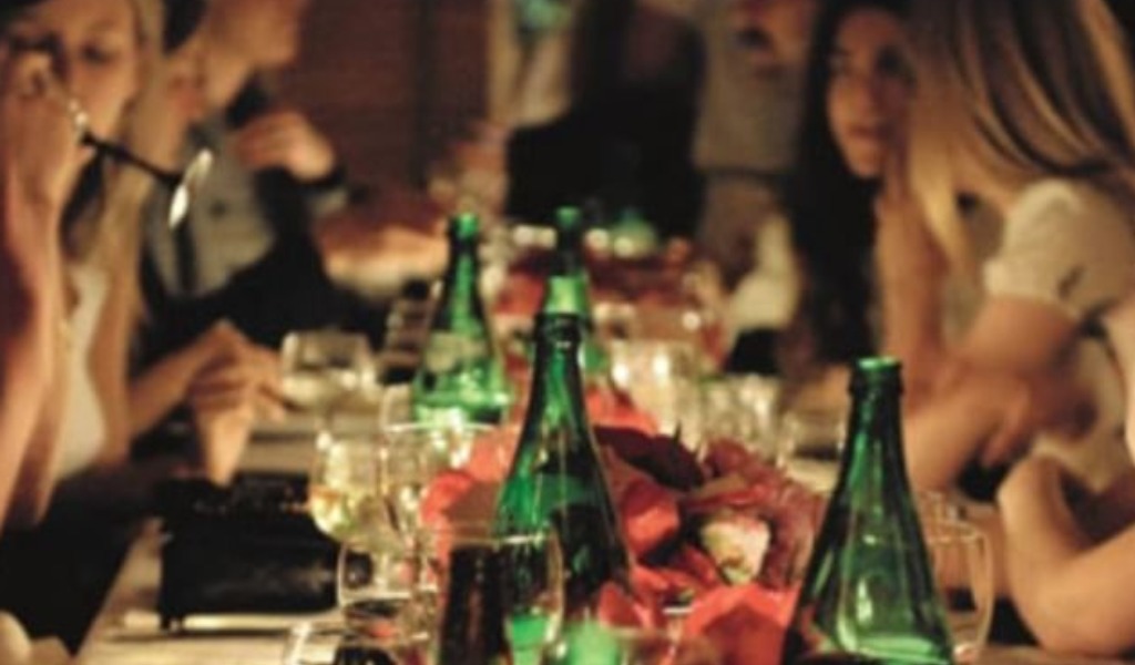 La “Cena degli sconosciuti”: uscire dal virtuale per conoscersi nel mondo reale
