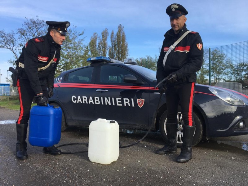 Trovato con quattro taniche di gasolio rubato: 60enne denunciato per ricettazione