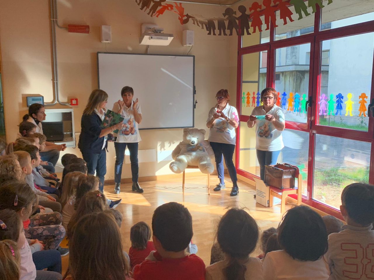 Alla scuola materna di Nosadello volontarie Abio in visita