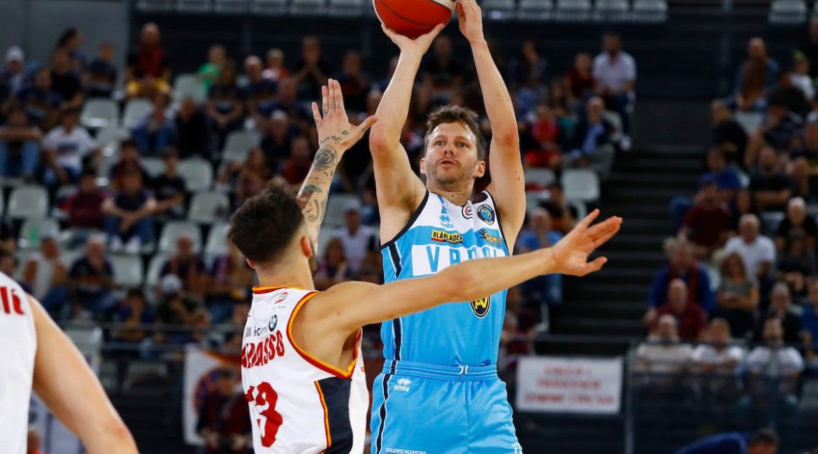 Vanoli Basket: distrazione muscolare per il capitano Travis Diener