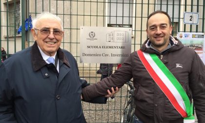 Una targa per ricordare l'ex sindaco Domenico Invernizzi FOTO