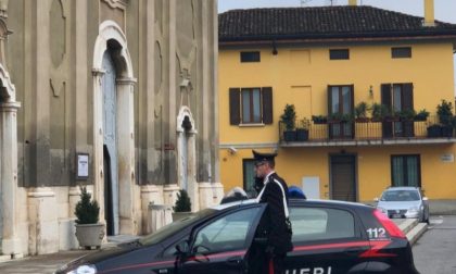 Ruba la cassetta delle offerte in chiesa: via con 400 euro