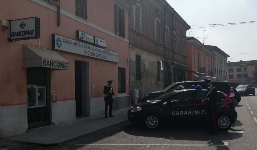 Ruba un borsello da un’auto: denunciato 46enne